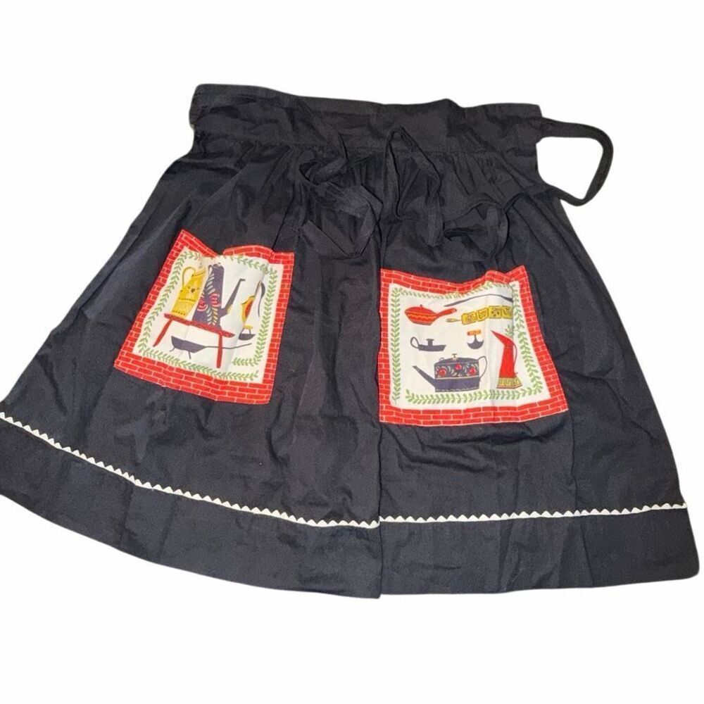 Vintage cottage core black apron w cast iron vessel pockets tie around waist